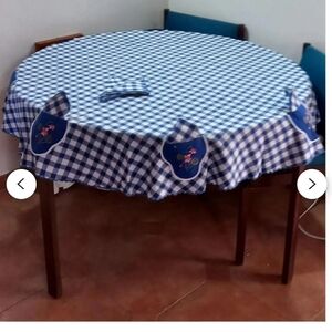 Vintage Round blue Gingham tablecloth with tulip and floral design 💙🌷